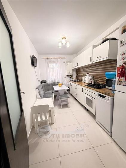 Apartament 2 camere decomandat, 2 balcoane, parcare, boxa 10 mp, bloc nou, geam - 2