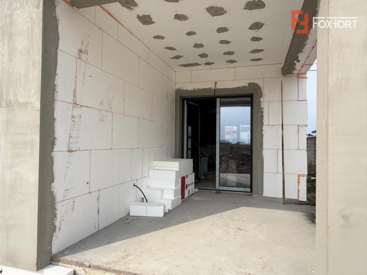 Duplex cu 4 camere de vanzare si teren de 335 mp - zona Sacalaz
