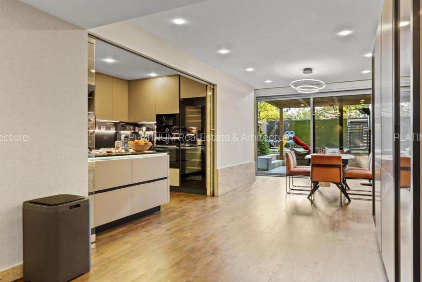 Luxury Lakeside Living: Turnkey villa with Outdoor Pool and Stunning View  - 8