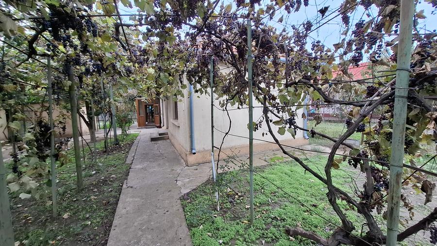 KM 5 - casa 4 cam + teren 686 mp (constructie renovabila)