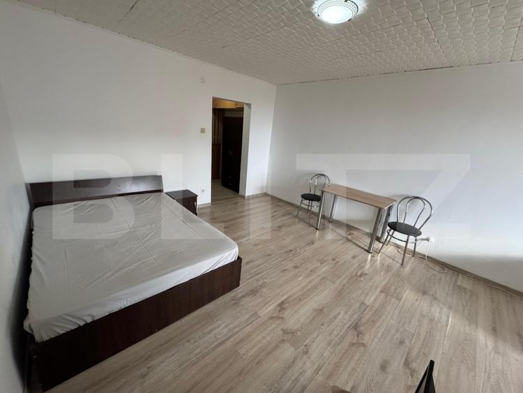 Garsoniera 32mp , Brazda lui Novac, Zona pietei din brazda