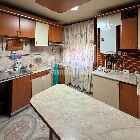 | Apartament cu 4 camere | CENTRU, Fata pe Valuri | 77.000 Euro | - 6