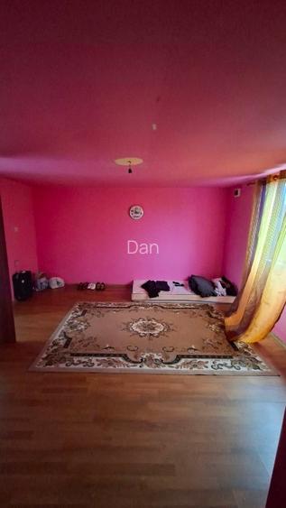 Casa în rosu de vanzare noua - 2