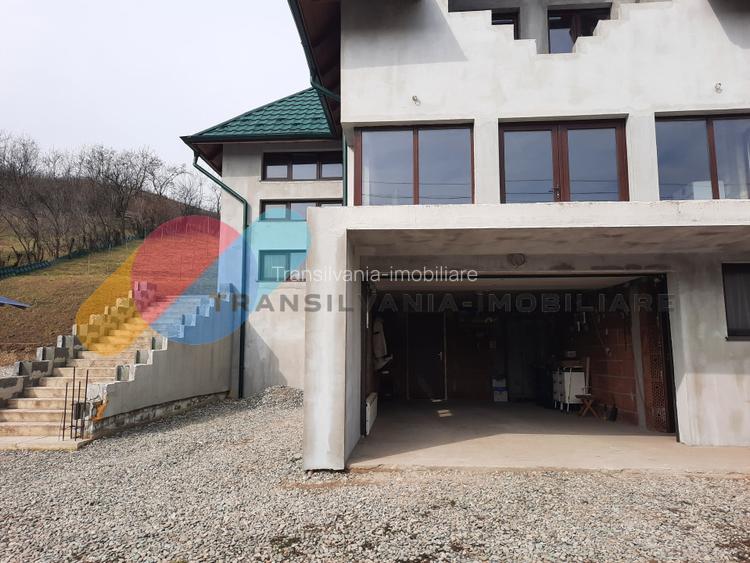 Casă, 1553 mp teren, zona linistita, sat Cara - 2