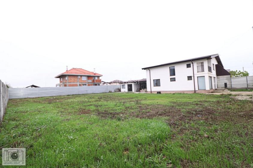 Locuință Spațioasă lângă București: Vilă în Ciorogârla pentru Locuit - 11
