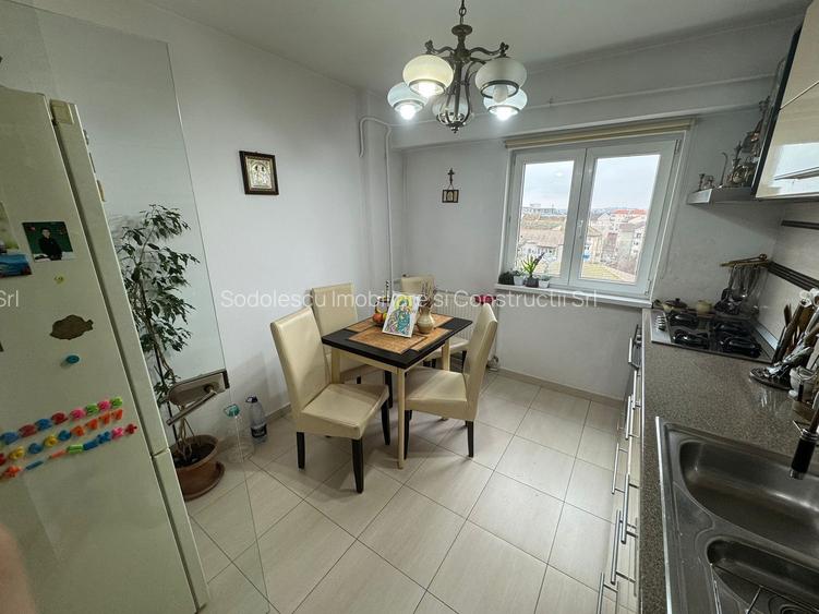 Decomandat si spatios - 15