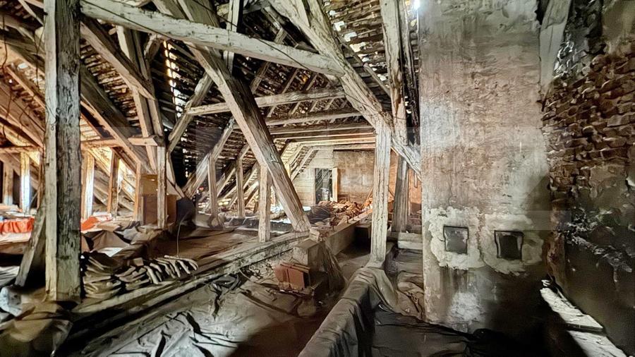 Pod spaitos, transformabil in apartamente, 285 mp, Piata Sfatului - 7