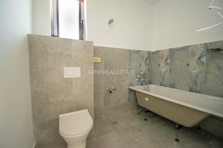 Vila alipita,finalizata, impecabil executata, teren 350mp, preechipare AC - 14