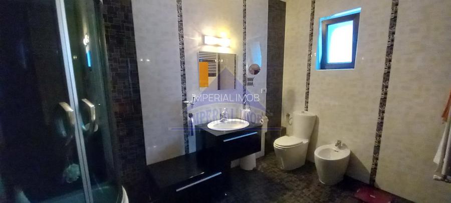 Vila spatioasa, 6 camere, 5 bai, ideala pentru doua familii, intrari separate - 8