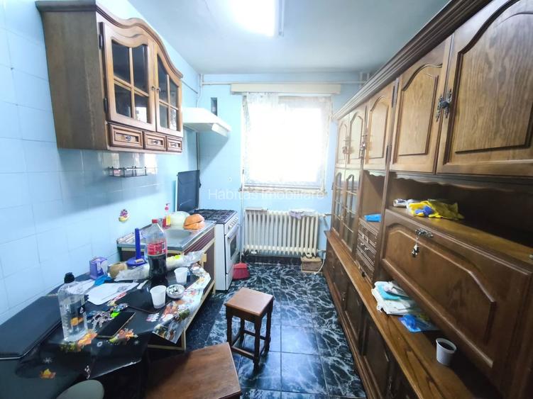 Apartament 2 camere, decomandat, parter cu balcon, GARAJ,  zona Mercur - 7