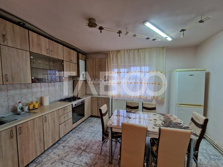 Apartament decomandat 3 camere 74 mpu 2 balcoane lift Terezian Sibiu - 2