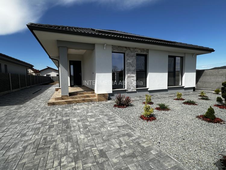 Casa NOUA 4 camere 2 bai Dresing Terasa Panouri Teren 550 mp Finisata la Cheie - 3