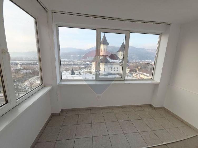 Apartament cu 2 camere de vânzare în zona 1 Mai - 6