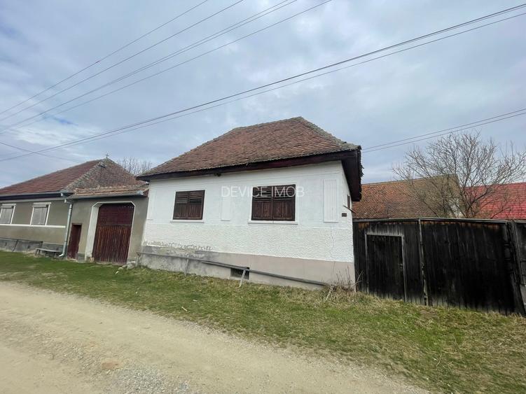 Casa veche cu sura zona linistita - 2