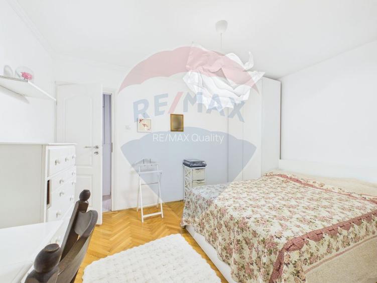 Apartament cu 4 camere de vanzare, Centrala proprie, 13 Septembrie - 24