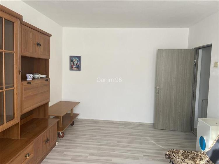 Garsoniera de inchiriat , cartier Sud , 35 mp, decomandata , renovata , mobilata - 2