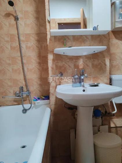 Apartament cu 2 camere decomandat, etaj 1/4, zona Dacia - 5