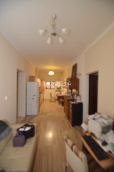 Apartament cu 3 camere si curte - 10
