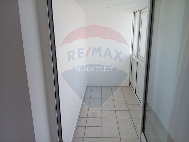 Apartament cu 3 camere de închiriat - 12