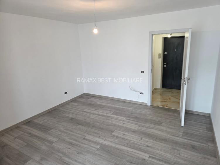 Nicolae Grigorescu, 10 minute metrou, la parcul Titanii, Prisaca Dornei, - 13