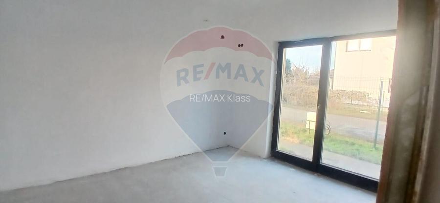 Casa individuala 4 camere cu teren 454 mp cartier privat Crevedia - 8