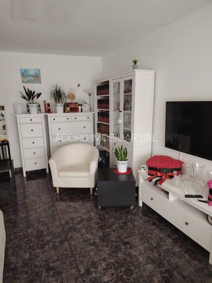 Tomis 1, apartament cu doua camere decomandate. - 2