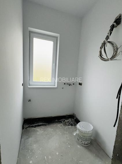 Duplex nou cu 5 camere despartit prin garaj - Dumbravita - 8