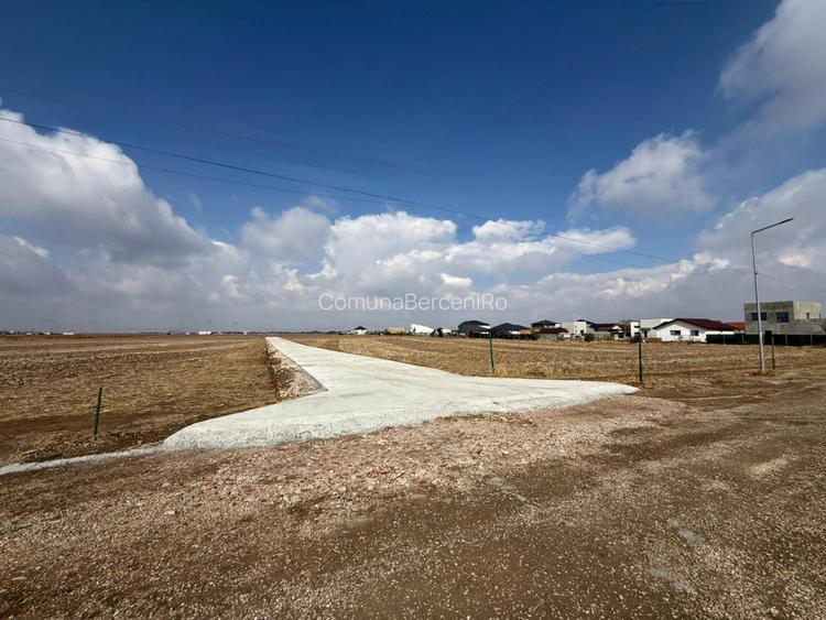 Loturi Intravilan In Rate Berceni | utilitati:curent,drum | #UG15 - 3