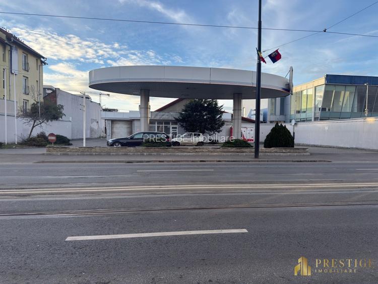 Proprietate comerciala cu posibilitate de construire pe Bd. Decebal - 4