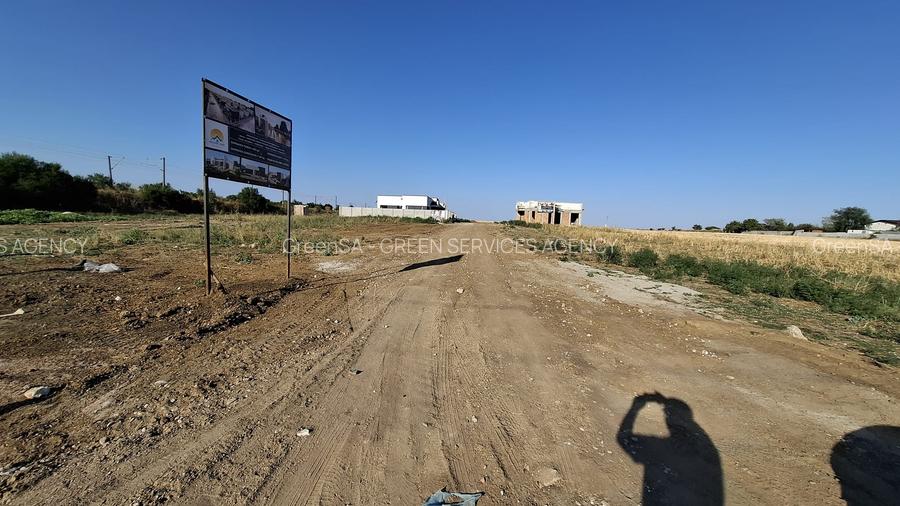 Ciutaci - Salciei, 800 mp, deschidere 40 m, drum 11 m, langa vile in constructie - 35