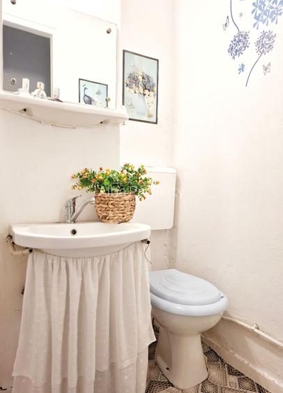 Apartament 3 camere  decomandat , zona  Cetate - 7