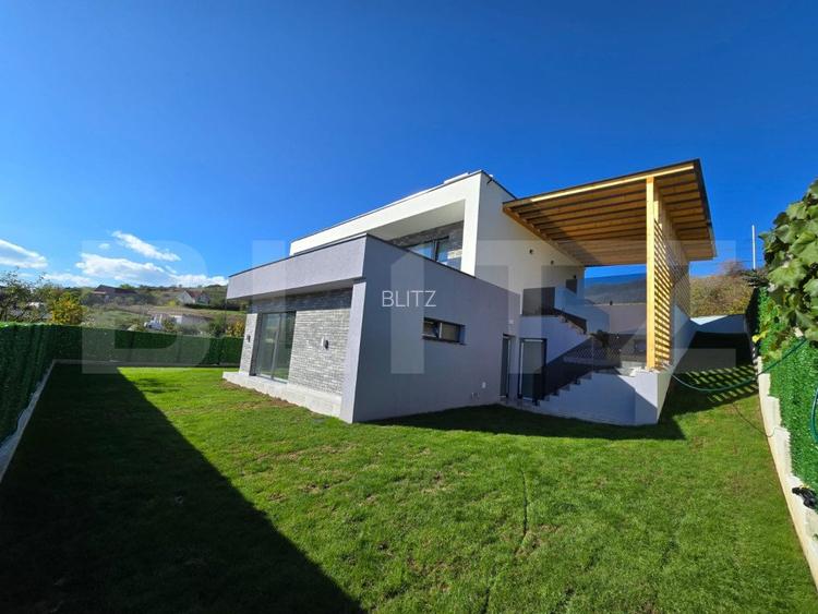 Casa de vanzare in Baciu, 583 mp, semifinasat modern,  zona Sungarden - 3