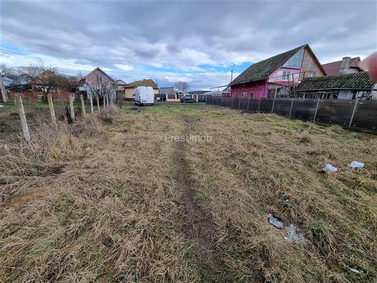 Teren intravilan de vanzare,70 ari cu utilitati la poarta - 5