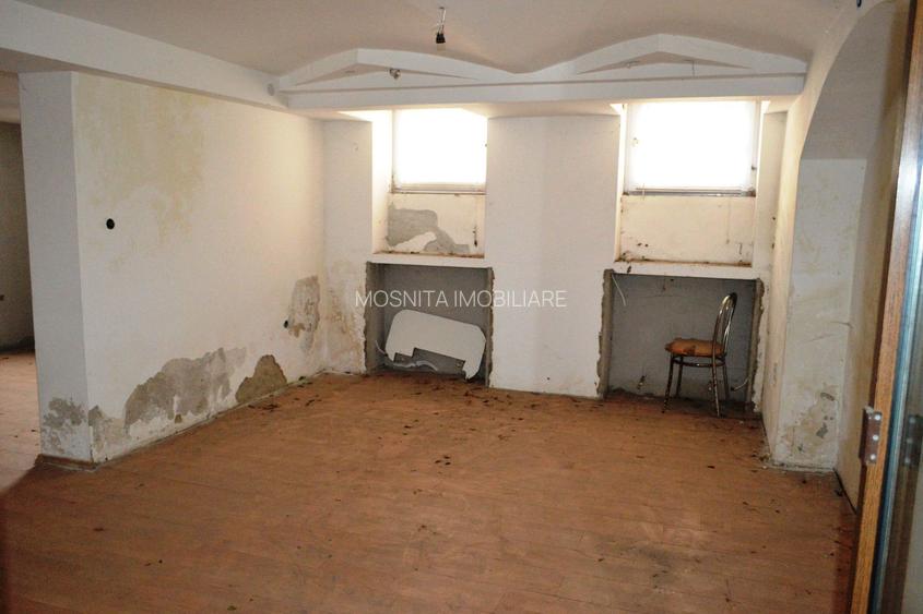 Cladire istorica intre P-ta Balcescu si P-ta Maria - 13