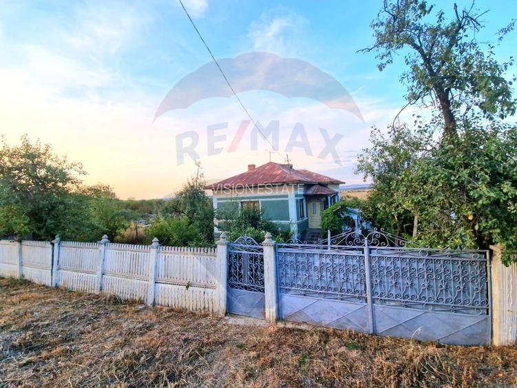 Casă / Vilă cu 4 camere in Scaesti , Teren - 900 mp - 2