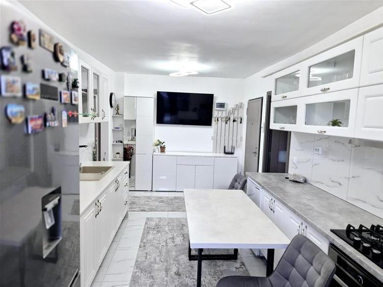 Apartament cu 3 camere de vanzare