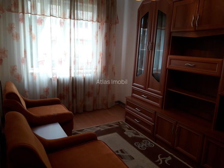 Inchiriez apartament ultrafinisat cu 4 camere mobilat, utilat,zona foarte buna - 7