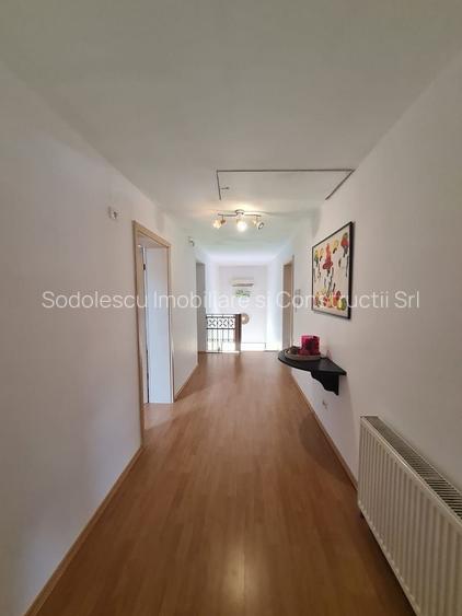 Vila spațioasă și recent renovată în Ghiroda! - 14