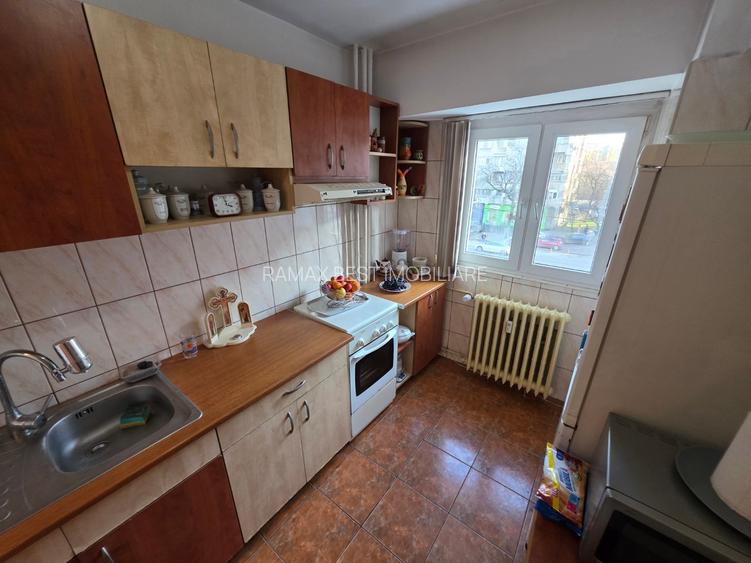 Piata Gorjului, 5 minute metrou, stradal pe Iuliu Maniu, vedere mixta, bloc 1979 - 16