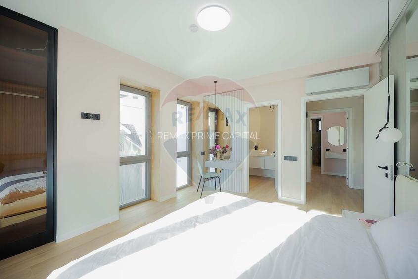 De vânzare Vilă cu 8 camere în Sânmartin, 290 mp util, teren 1100 mp - 30