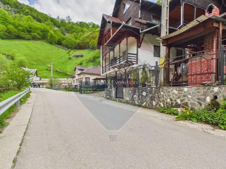 Pensiune/casa montană 9 camere în Dâmbovicioara, comision 0% - 60