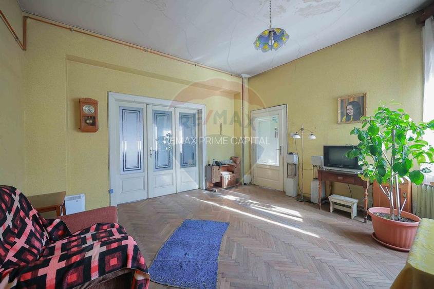 Casă Evreiască de Vânzare, Singur în Curte în zona Ultracentral - 14