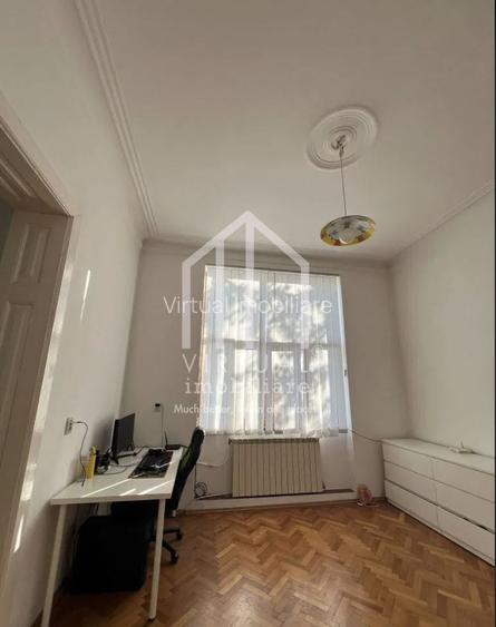 Casa formata din 2 apartamente, 2 garaje,  3 bai - zona Trei Stejari - 5