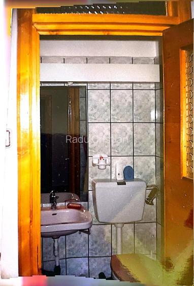 Vând apartament 4 camere initial,transformat in 3 camere cu living marit,84 mp u - 3