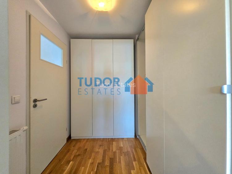 Elegant Multi-Level Home with 4 Bedrooms and Expansive Terraces in Green Lake - 9