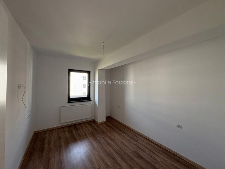 Apartament 3 camere - bloc nou - etaj 3/5 - 7