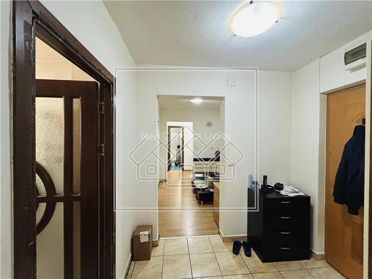 Apartament de vanzare in Sibiu - 3 camere, balcon si pivnita - - 16