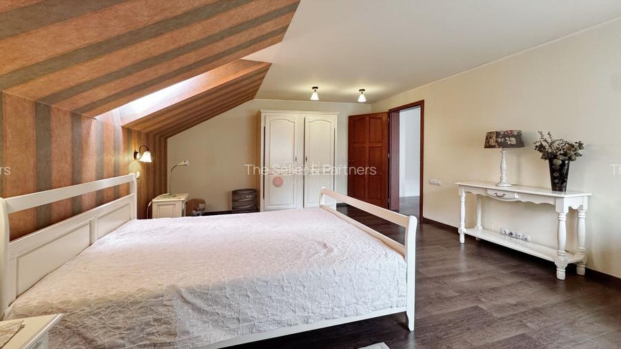 Proprietate cu suprafata generoasa | Zona AFI - 15