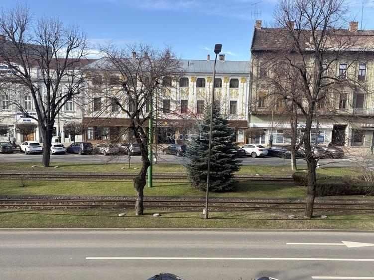 Apartament ultracentral de 154 mp construiți, situat pe Bd. Revoluției   - 12