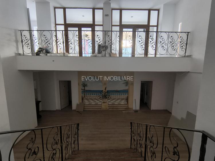 Ultracentral Promendata Stefan cel Mare-cladire interbelica diverse activitati  - 4